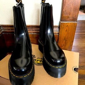 NEW Dr. Martens Platform Boots!! 2976 Max Black W8